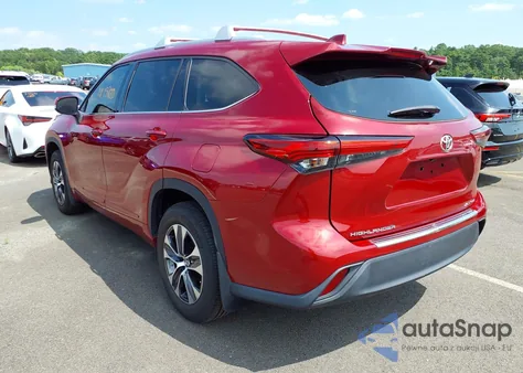 2022 Toyota Highlander Xle z USA, uszkodzony, nr VIN 5TDGZRBH2NS165936